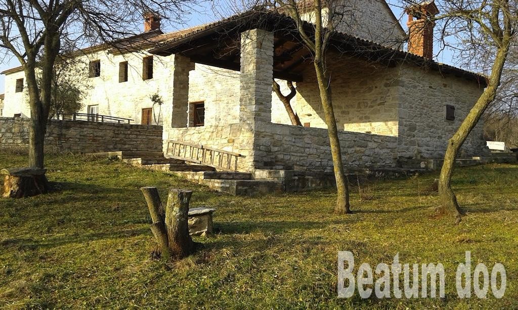 ristorante e camere  in un piccolo villaggio