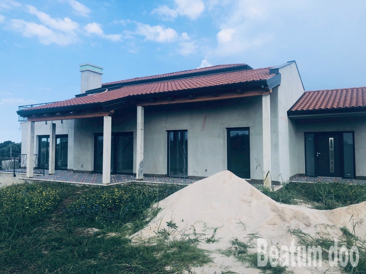 Casa in costruzione, Nova Vas