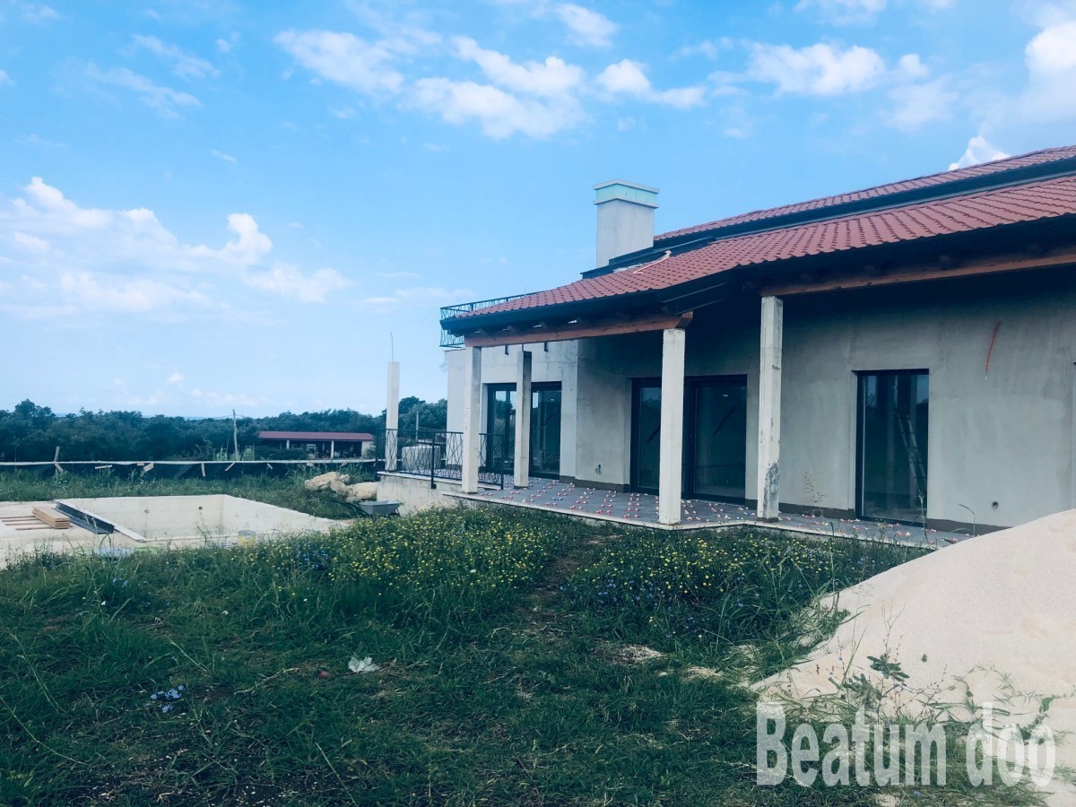Casa in costruzione, Nova Vas