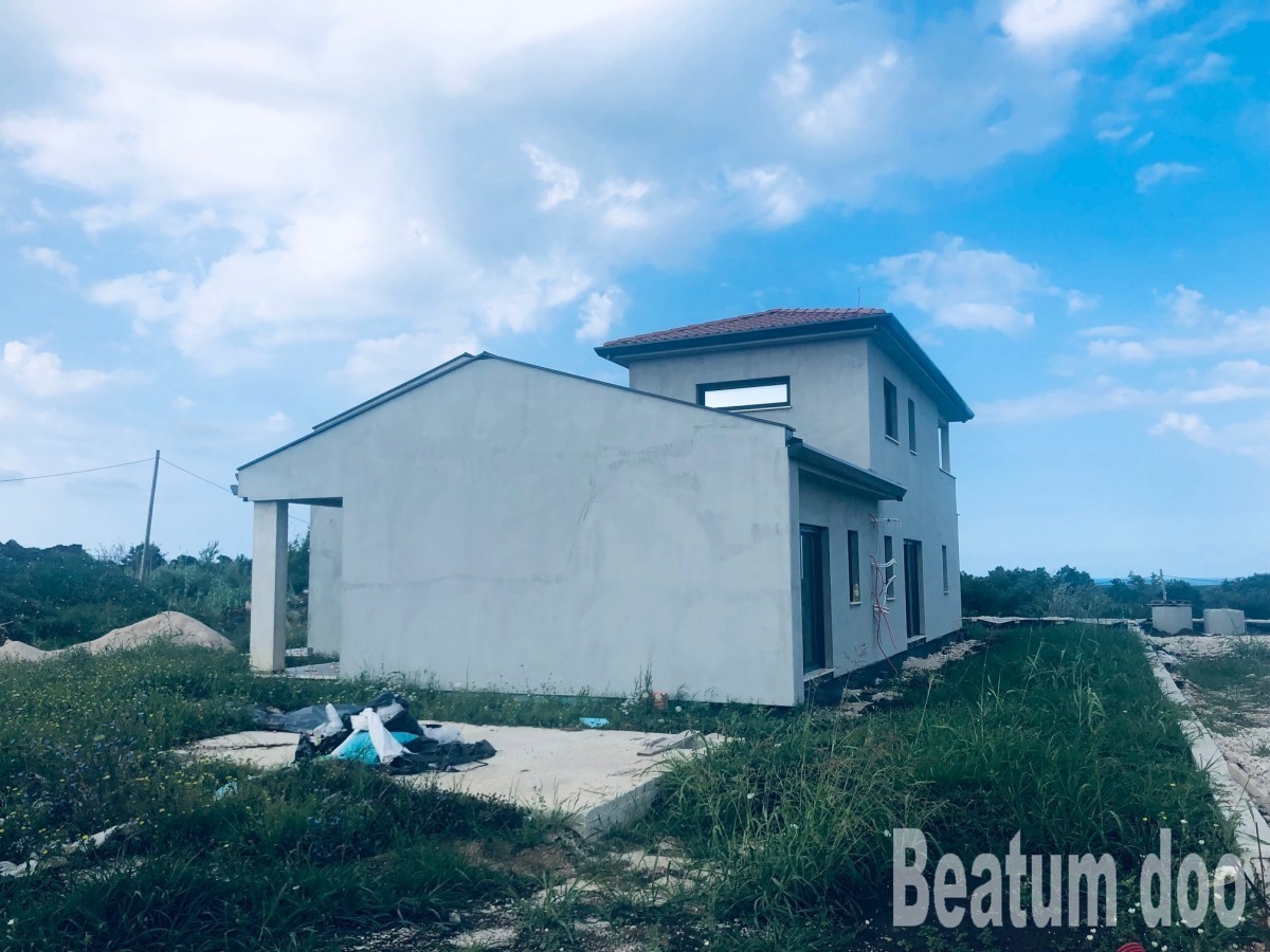 Casa in costruzione, Nova Vas