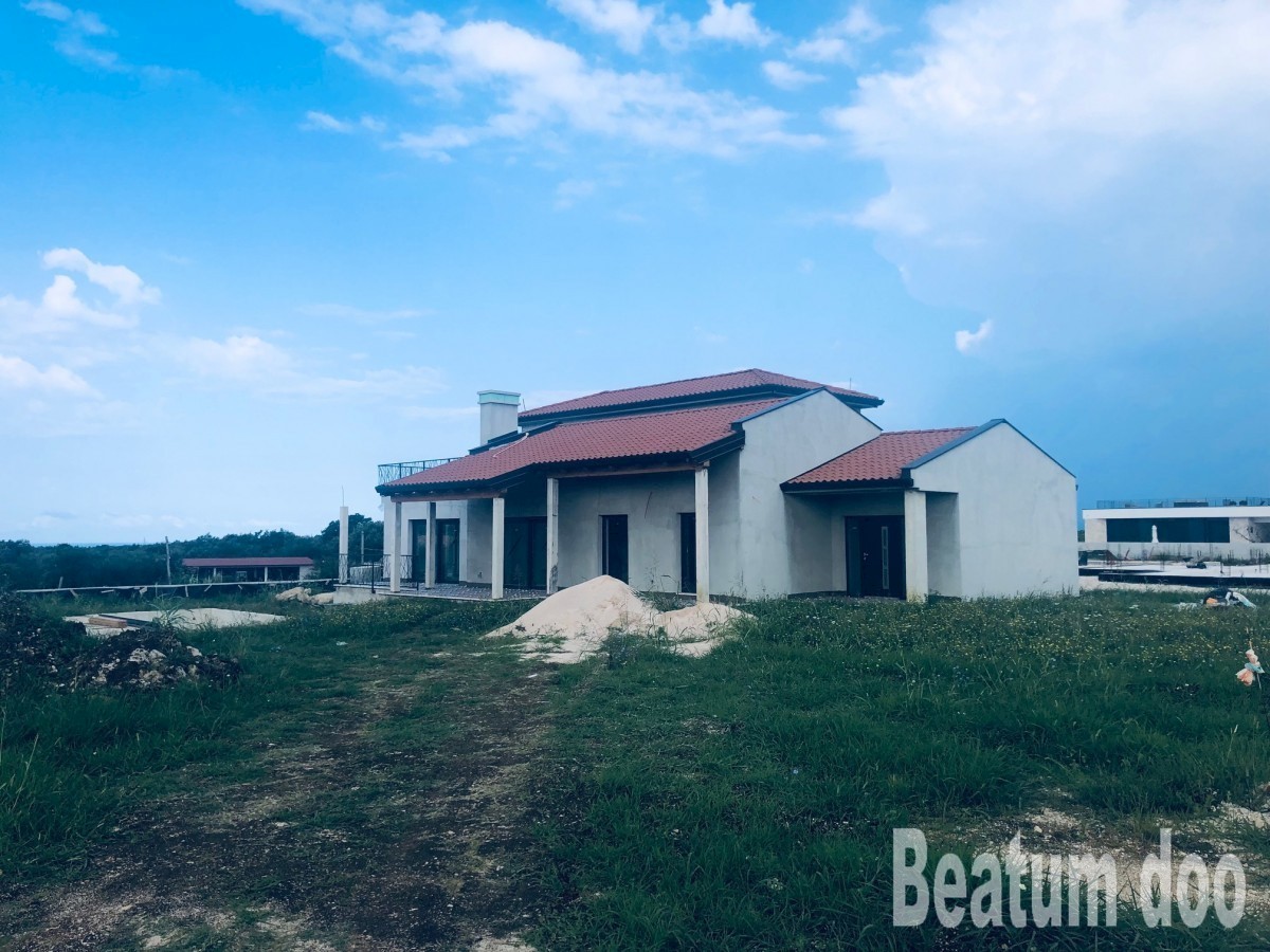 Casa in costruzione, Nova Vas