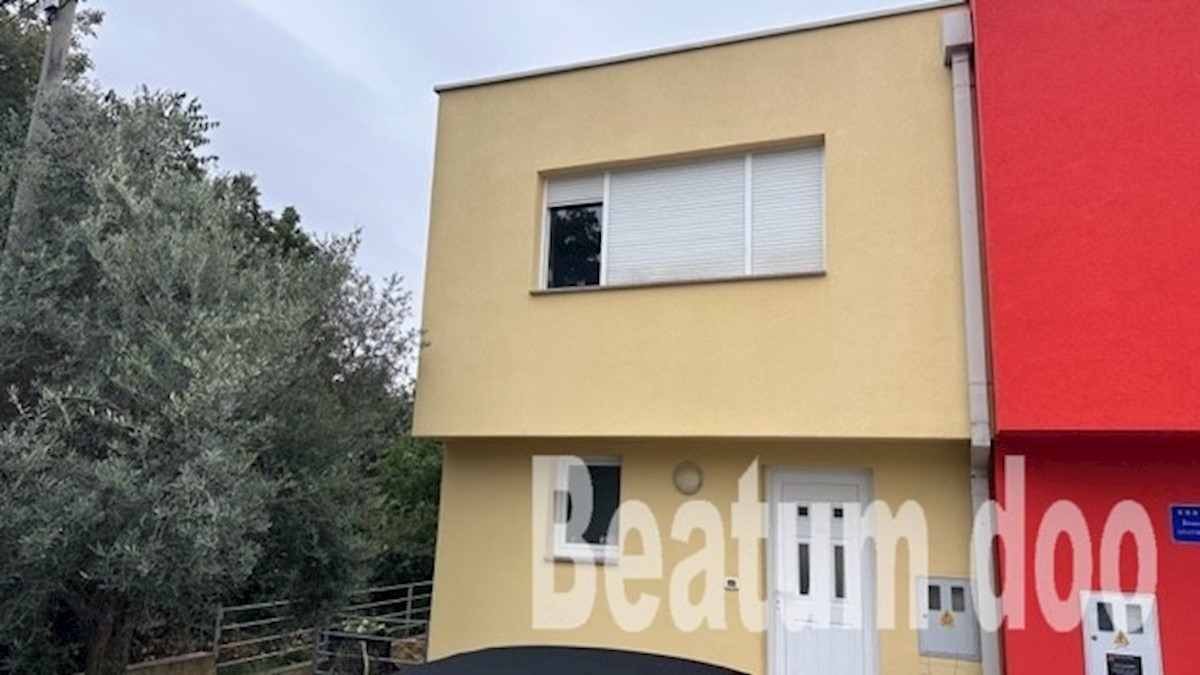 Casa a schiera con due camere da letto e giardino a Umago