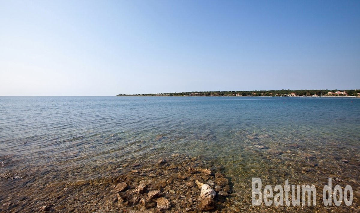 Casa  con  giardino, vicino al mare