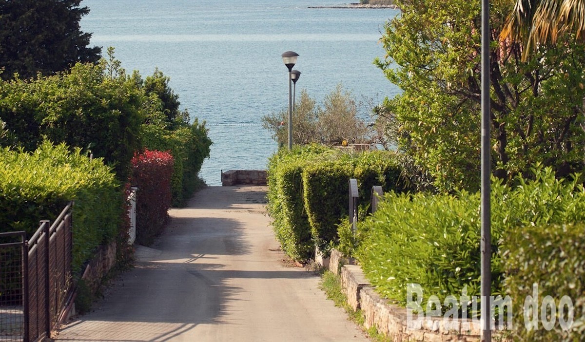 Casa  con  giardino, vicino al mare