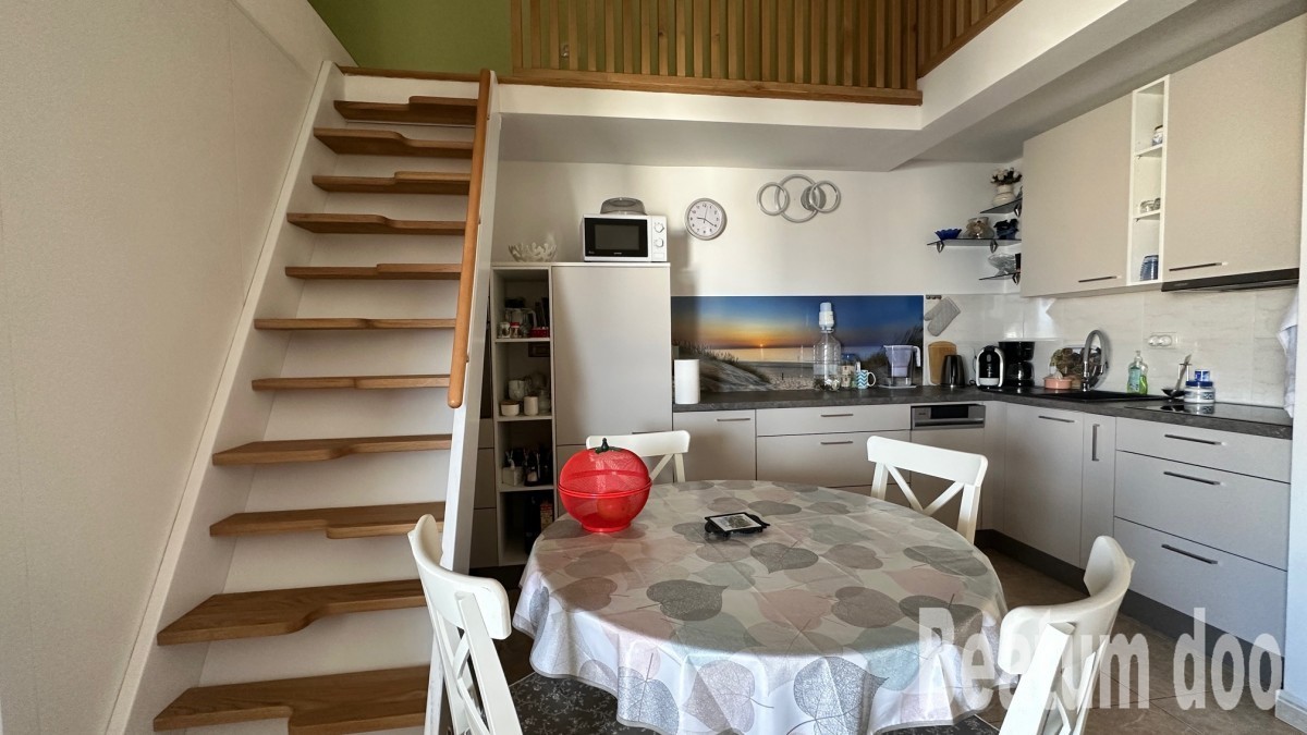 Appartamento al secondo piano, vista mare, Cittanova