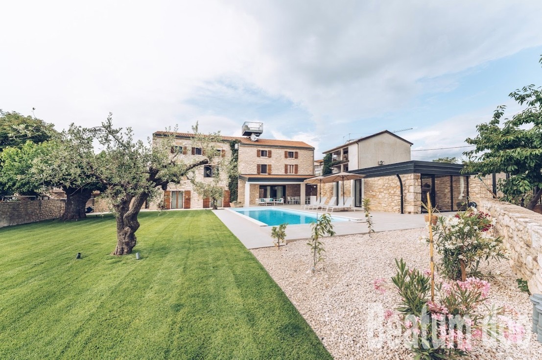 Villa di lusso, completamente arredata con mobili di alta qualità, Nova Vas