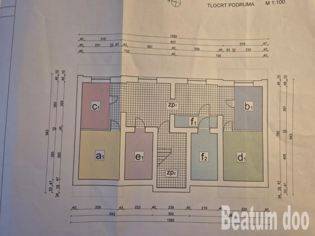 Appartamento nel centro di Cittanova, posizione eccezionale, a 50 m dalla spiaggia, ristrutturato, con due balconi e vista mare