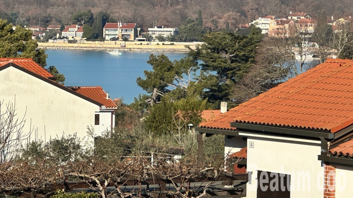 Appartamento al primo piano, vista sul mare, Dajla