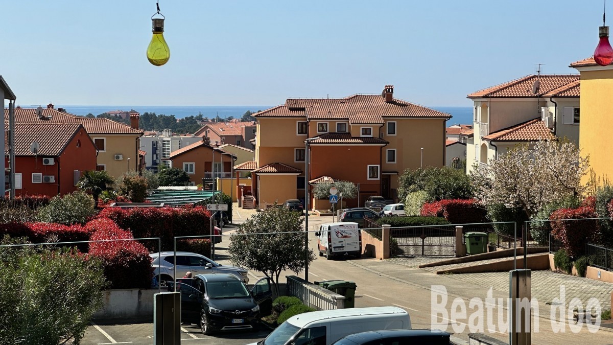 Appartamento al primo piano con vista mare, completamente arredato