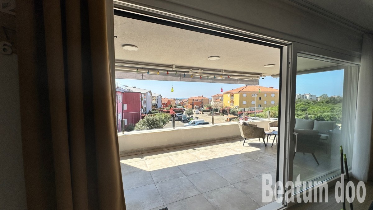 Appartamento al primo piano con vista mare, completamente arredato