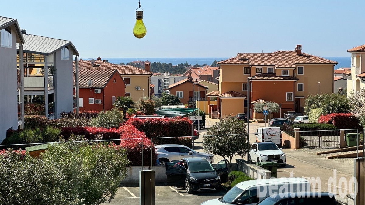 Appartamento al primo piano con vista mare, completamente arredato