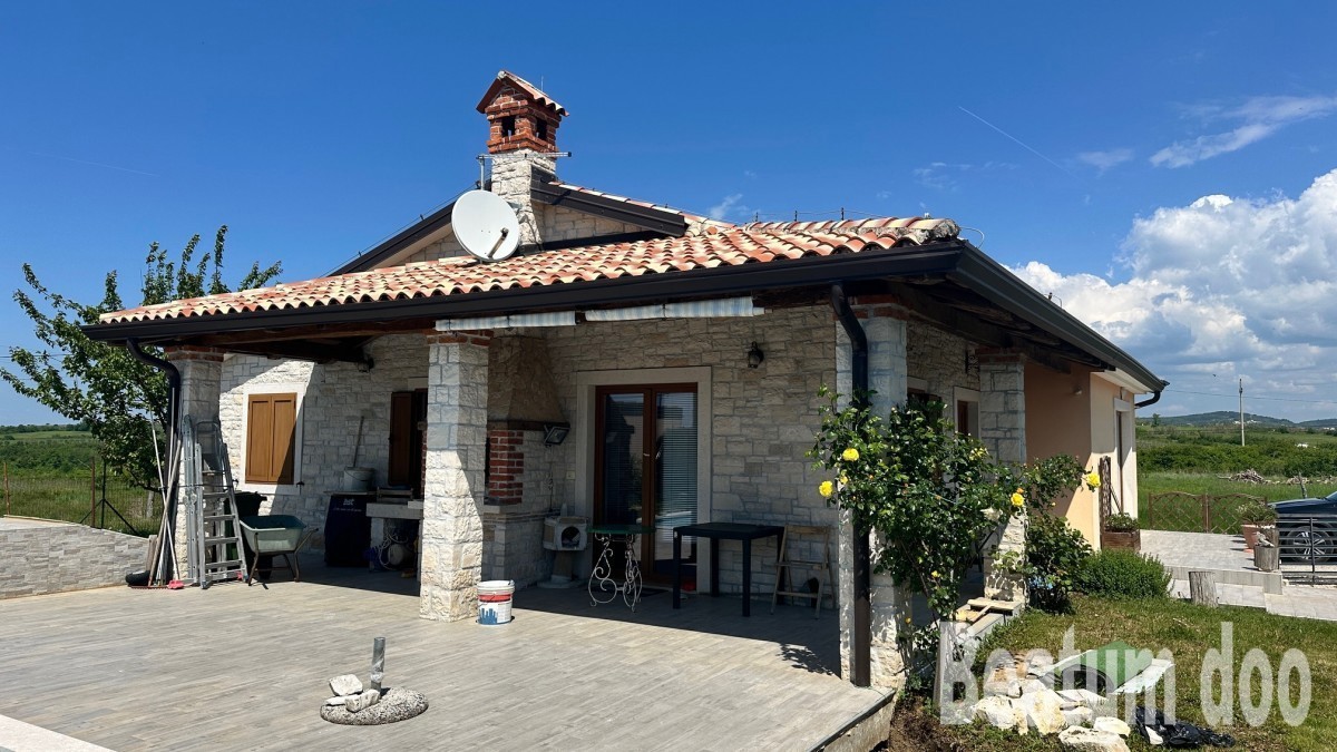 Casa indipendente, arredata, Nova Vas