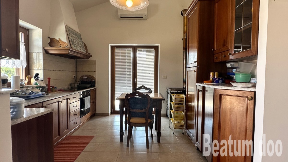 Casa indipendente, arredata, Nova Vas