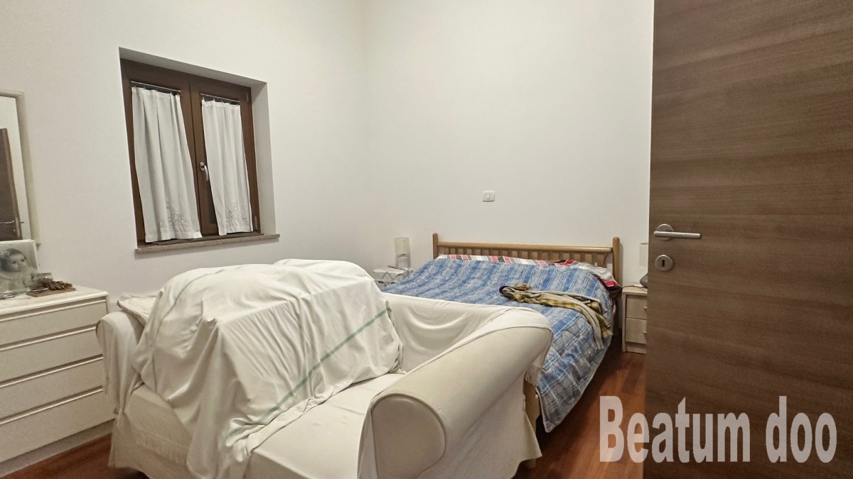 Casa indipendente, arredata, Nova Vas