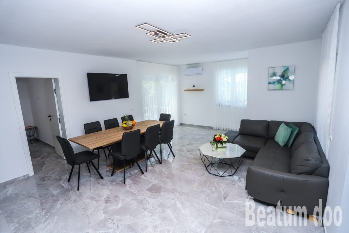Casa a schiera con piscina, arredata, Nova Vas