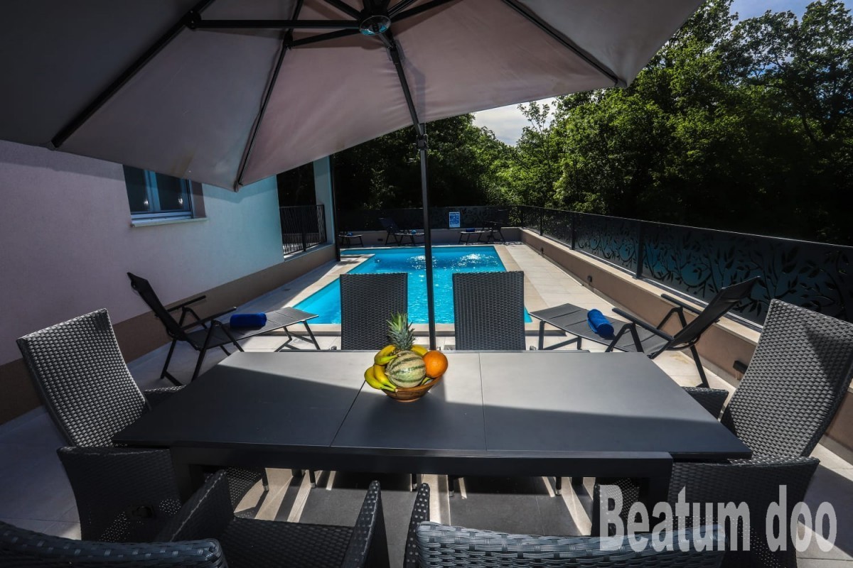 Casa a schiera con piscina, arredata, Nova Vas