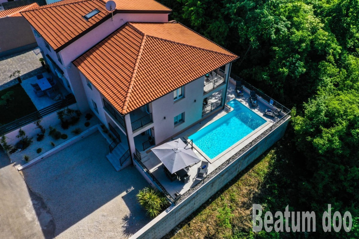 Casa a schiera con piscina, arredata, Nova Vas