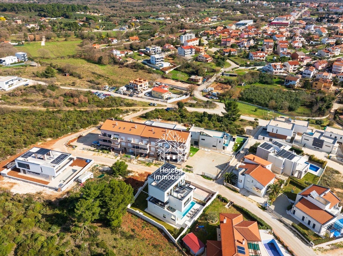 MEDULIN – Grande villa con piscina vicino al mare