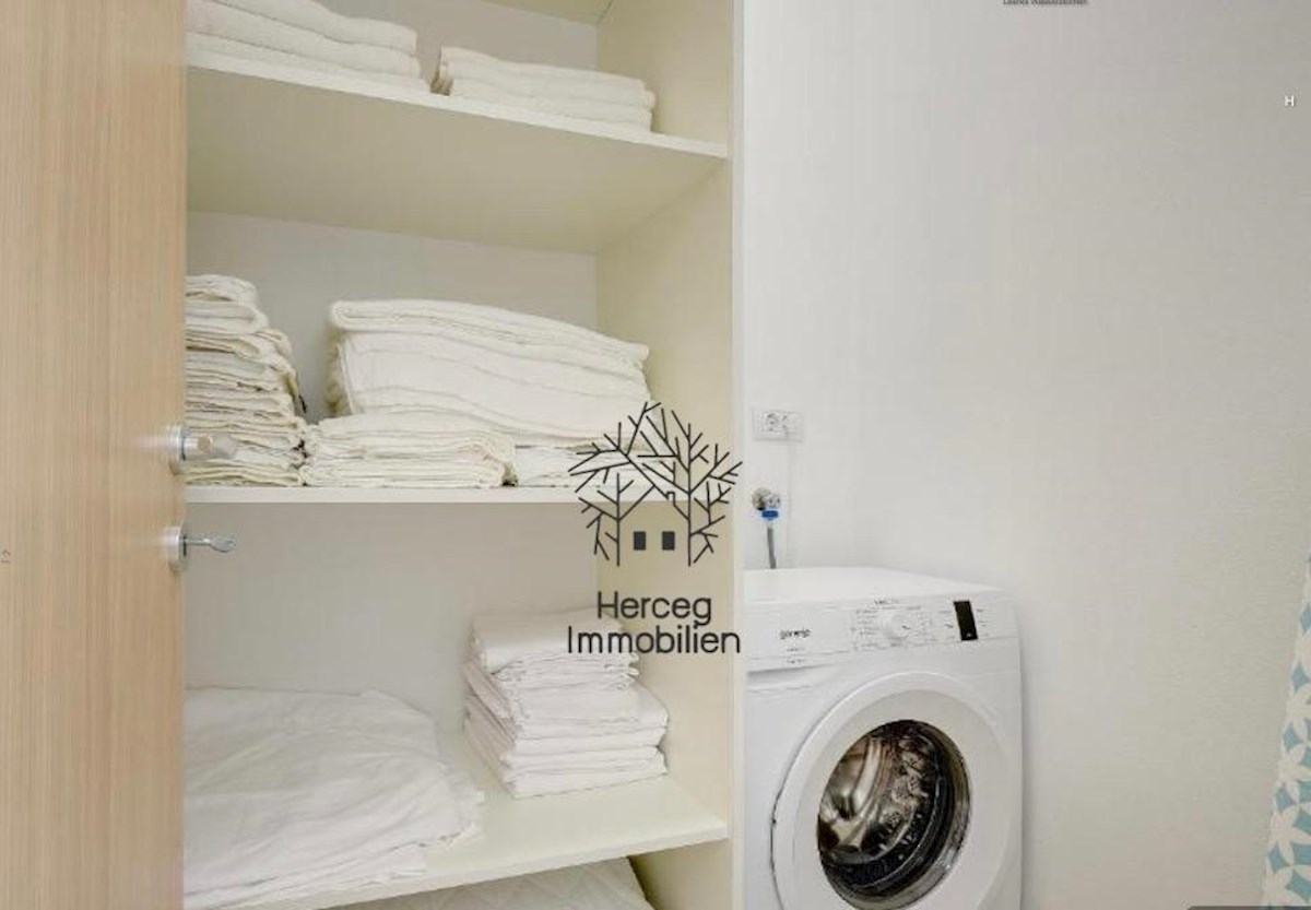 POLA – Villa con piscina