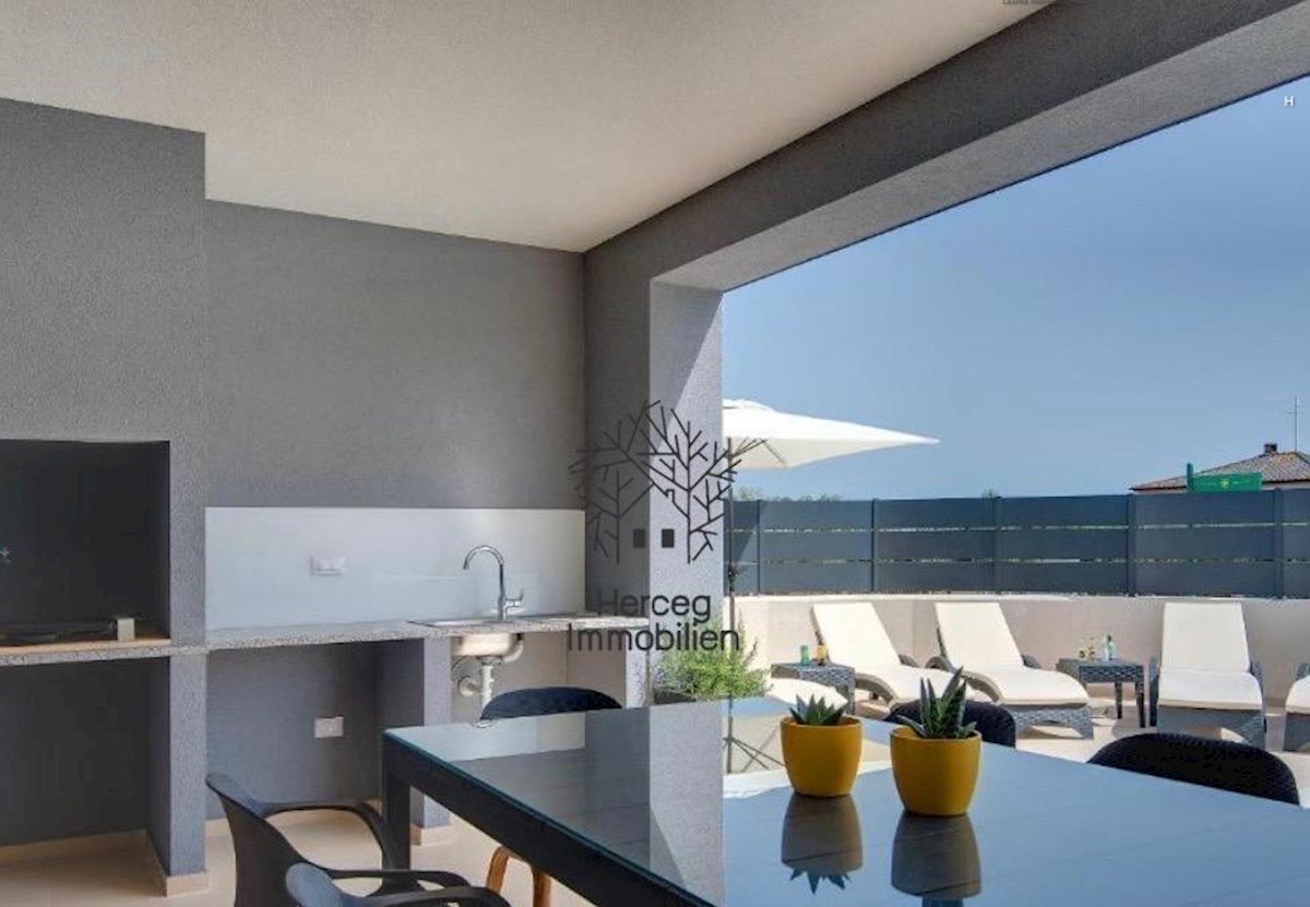 POLA – Villa con piscina