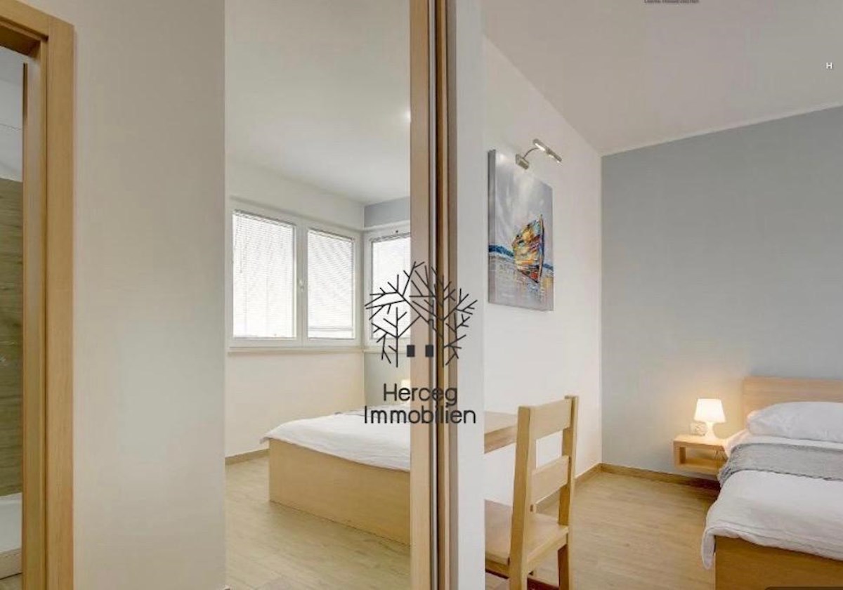 POLA – Villa con piscina