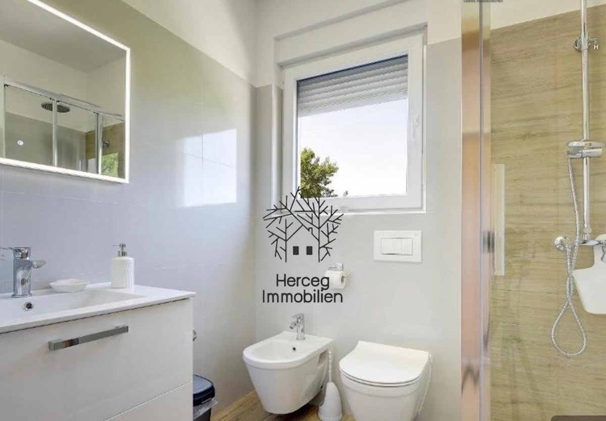 POLA – Villa con piscina