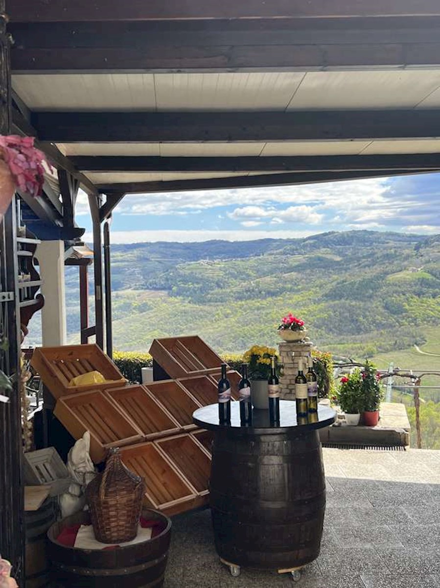 MOTOVUN - casa in pietra con terreno (necessaria ristrutturazione)