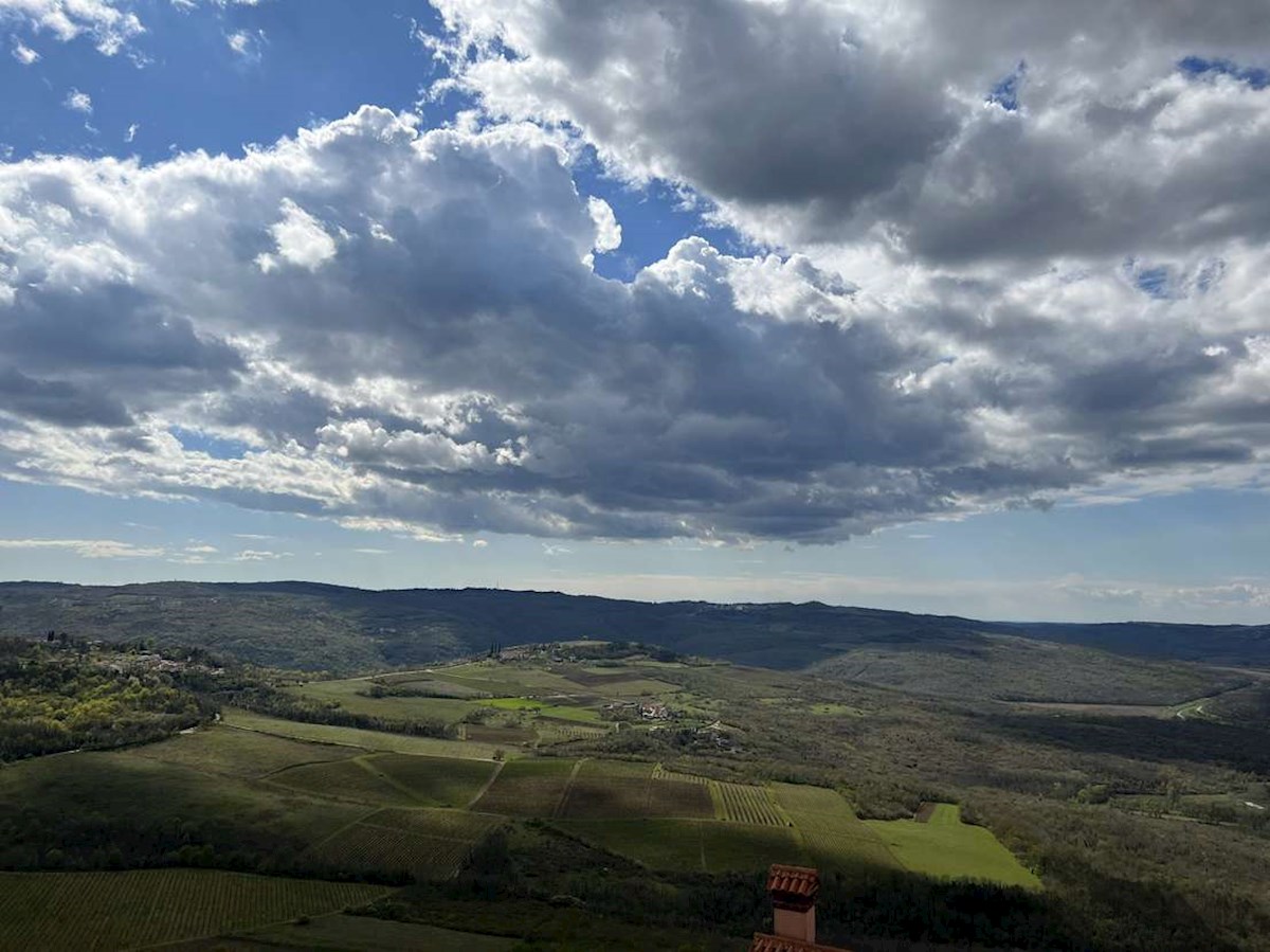 MOTOVUN - casa in pietra con terreno (necessaria ristrutturazione)