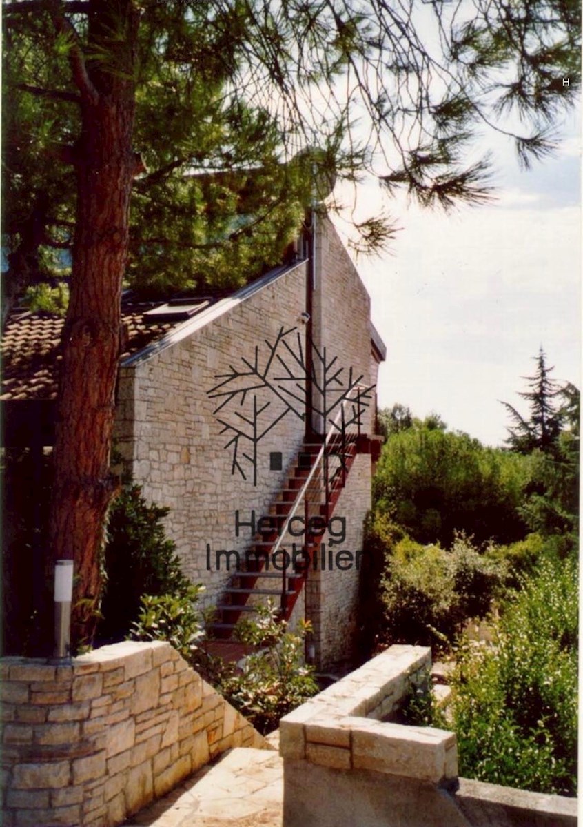 ROVINJ – Villa circondata da foresta, 150m dal mare