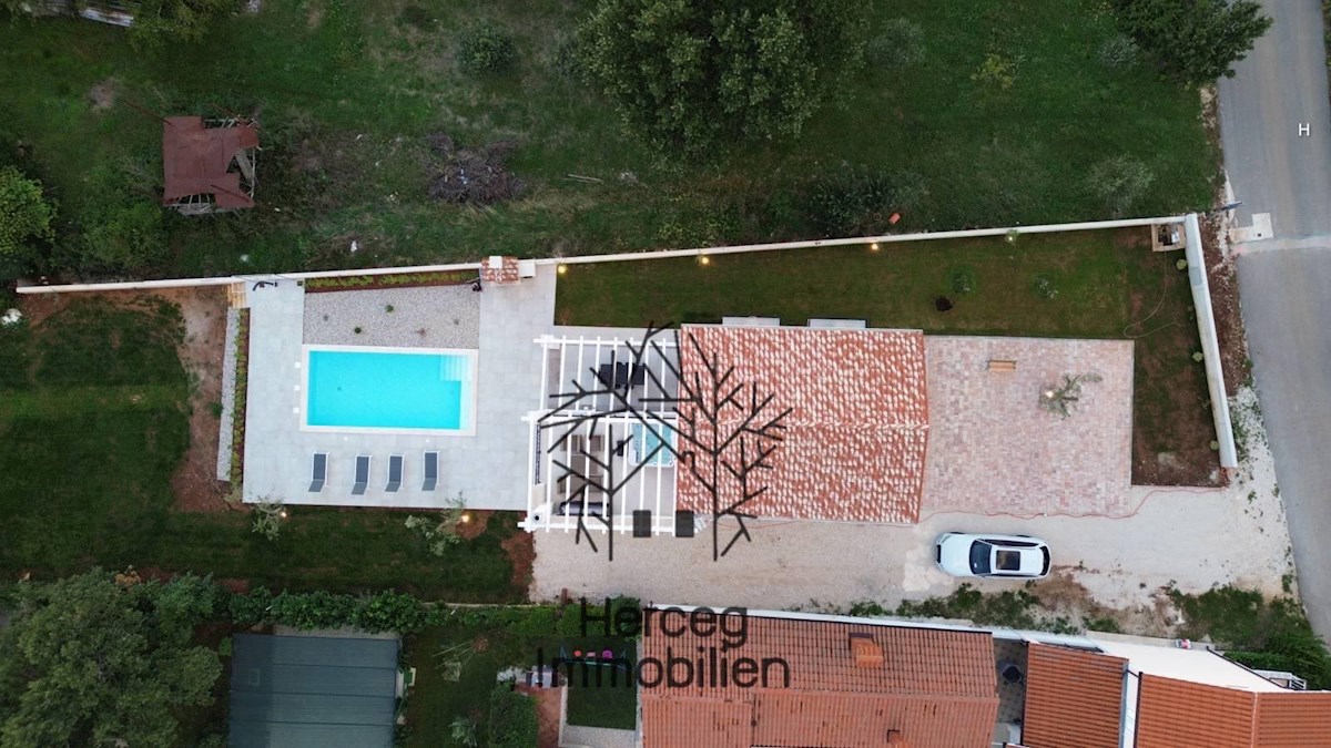 BARBAN - Casa familiare con piscina