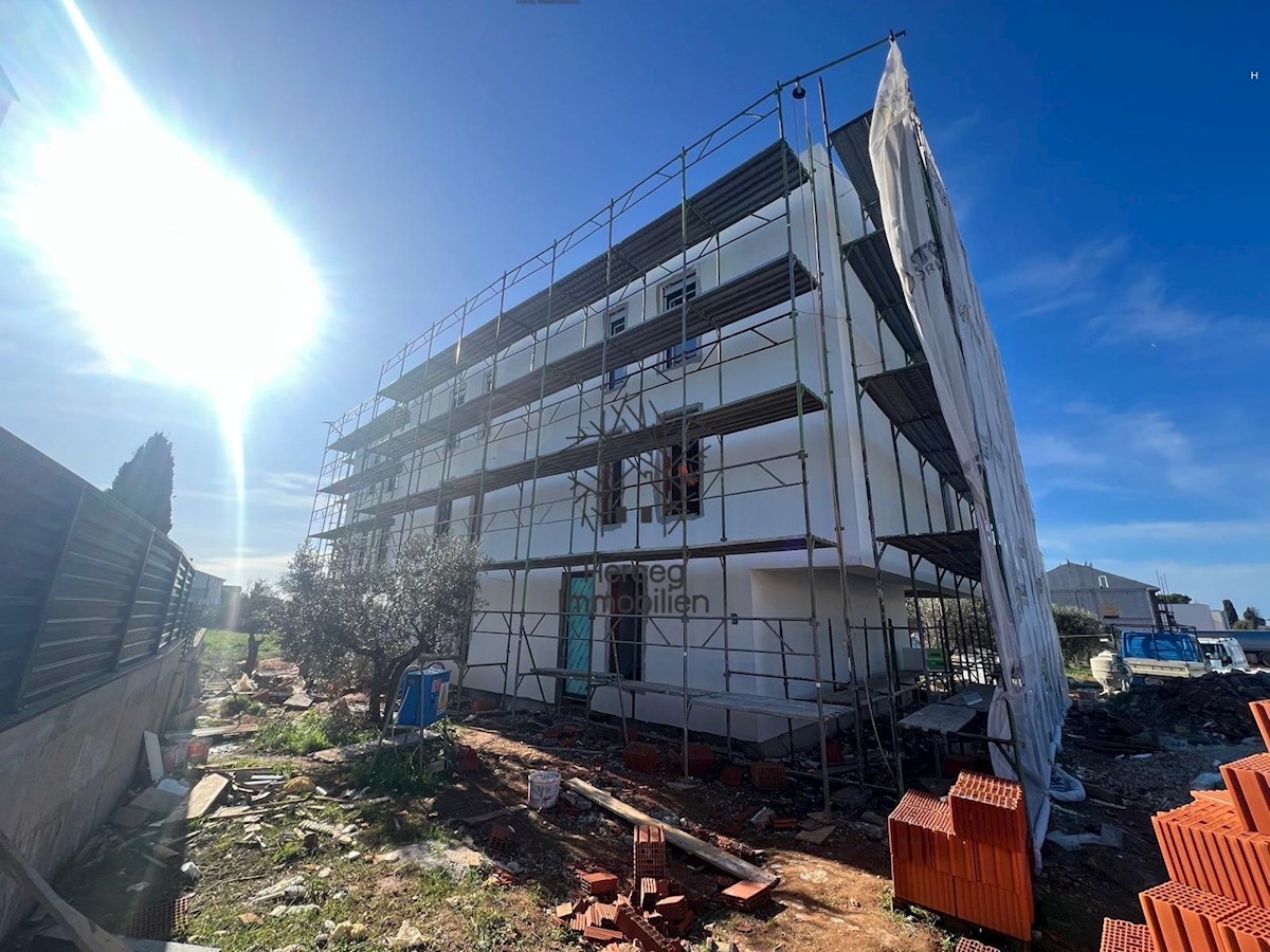 FAŽANA – Nuovi appartamenti trilocali attraenti con vista mare o al piano terra