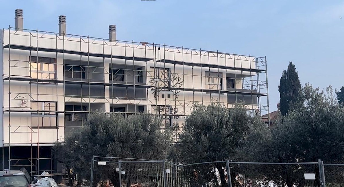 FAŽANA – Nuovi appartamenti trilocali attraenti con vista mare o al piano terra