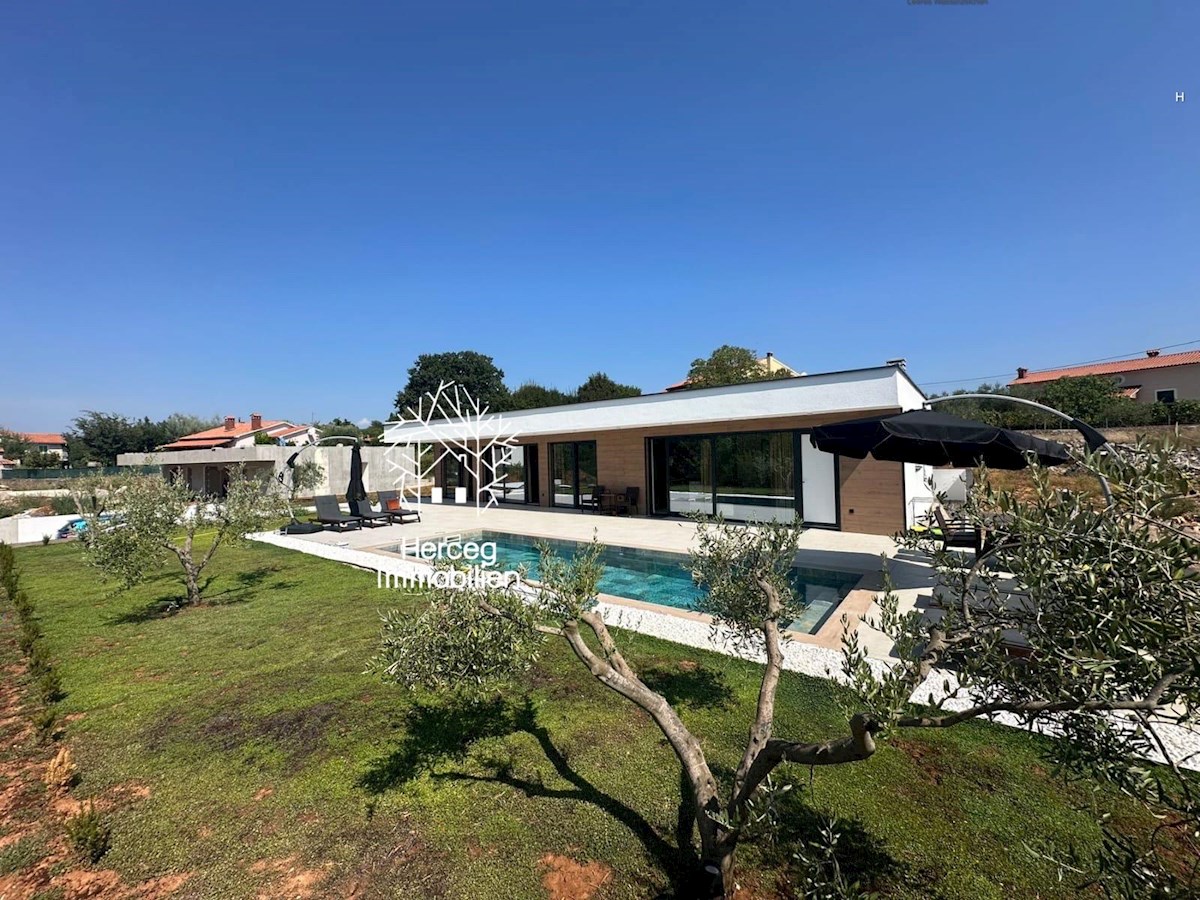 PAZIN: Villa con piscina