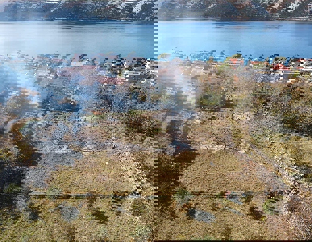 Vendita, Pag, Stara Novalja, terreno 1600 m²