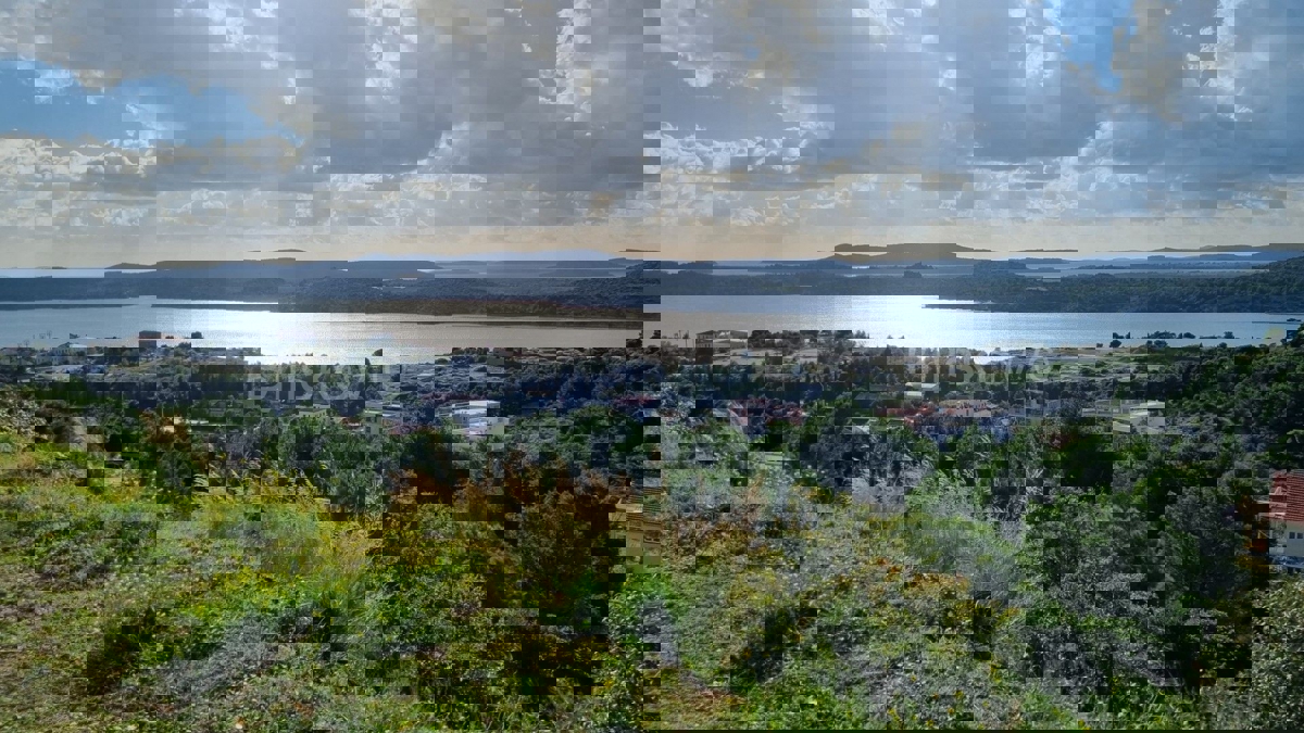 Šibenik, Meterize, edile abitativo