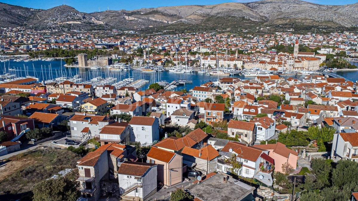 TROGIR - CENTER - area of Čiovo, 5 minute walk from the town center and all amenities