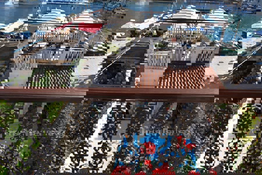 Proprietà unica proprio sul lungomare