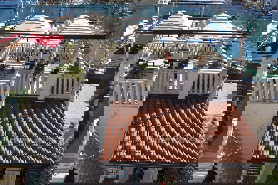 Proprietà unica proprio sul lungomare