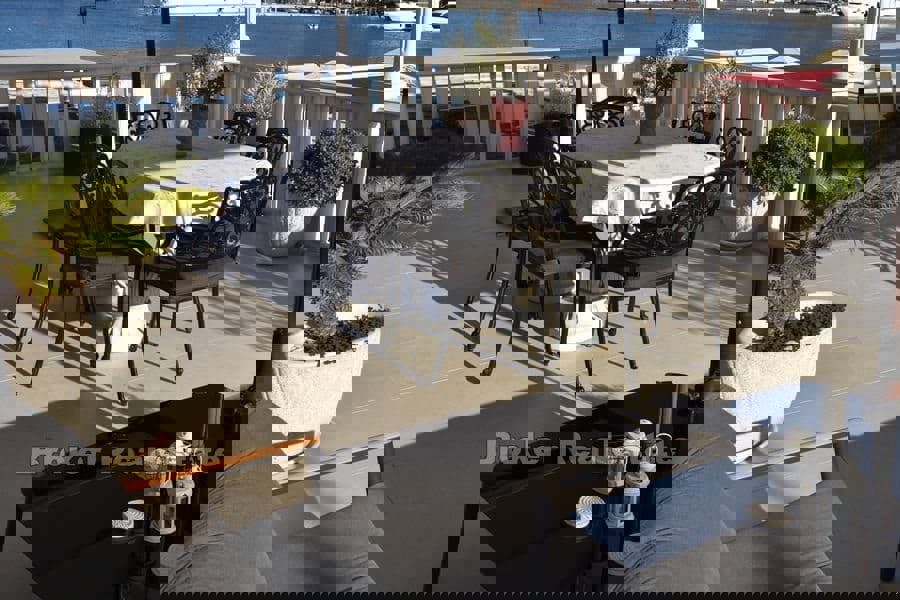 Proprietà unica proprio sul lungomare