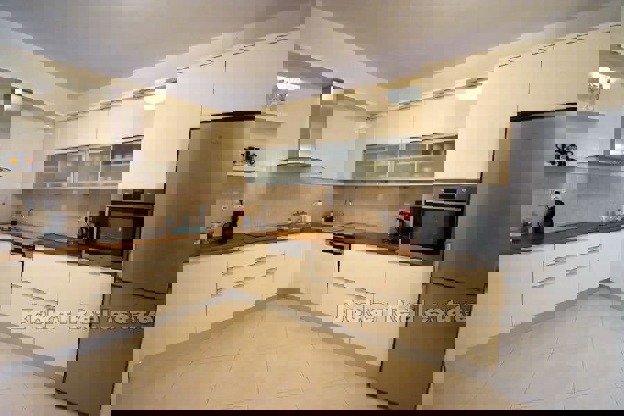 Proprietà unica proprio sul lungomare