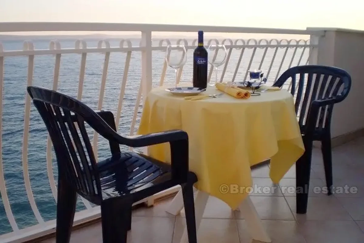 Palazzina con vista sul mare aperto, in vendita