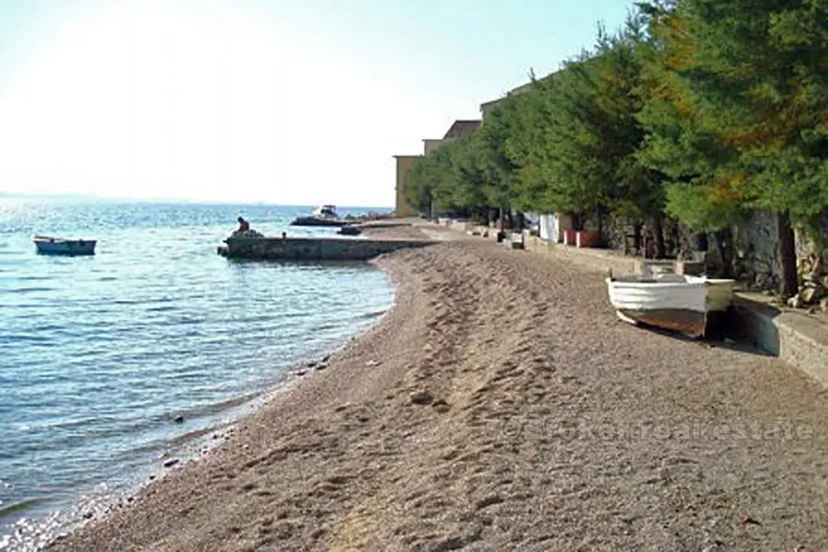 Palazzina con vista sul mare aperto, in vendita