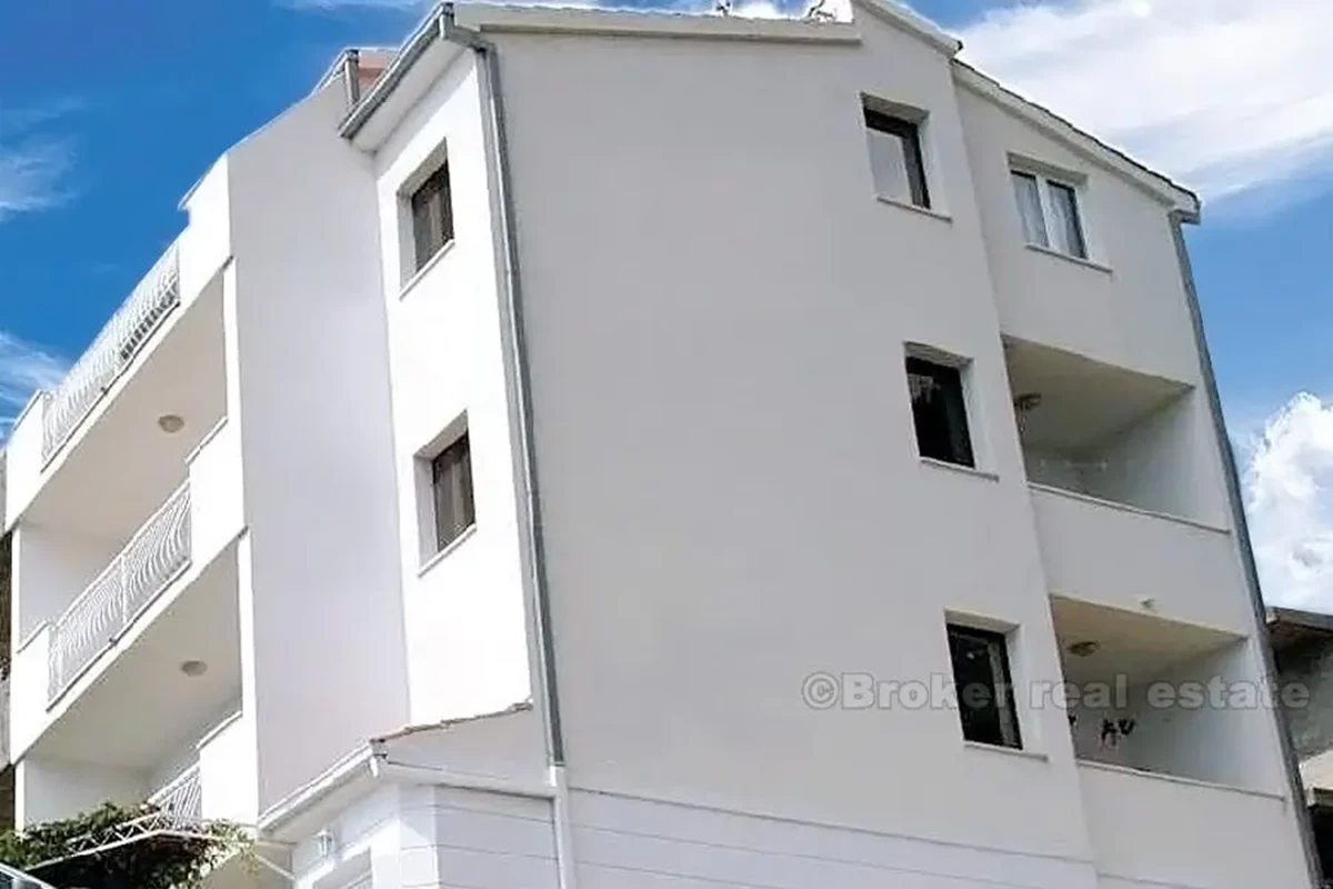 Palazzina con vista sul mare aperto, in vendita