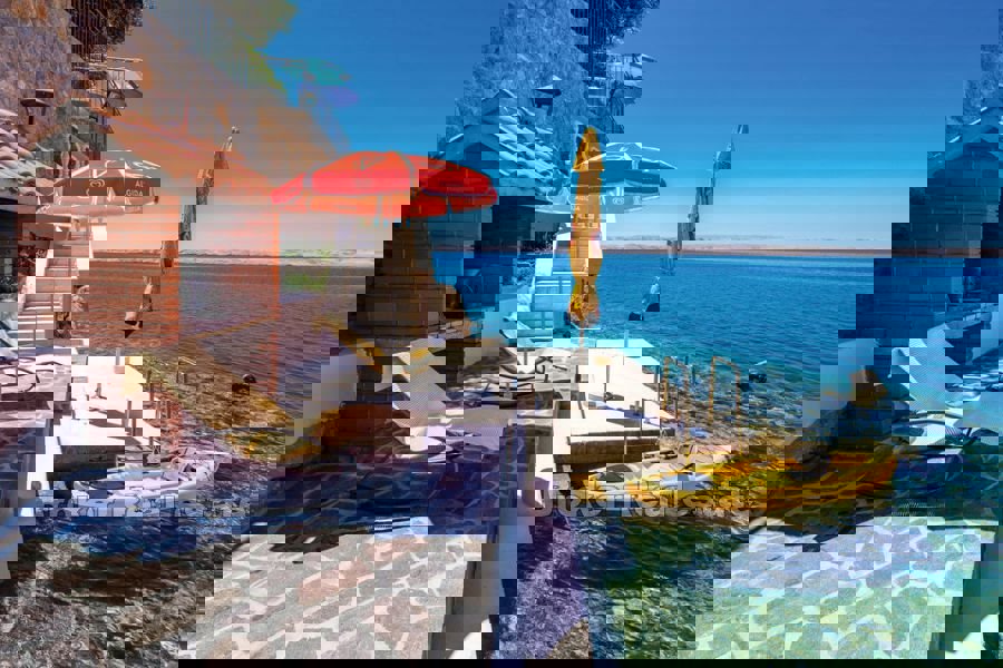 Affascinante casa in prima fila al mare