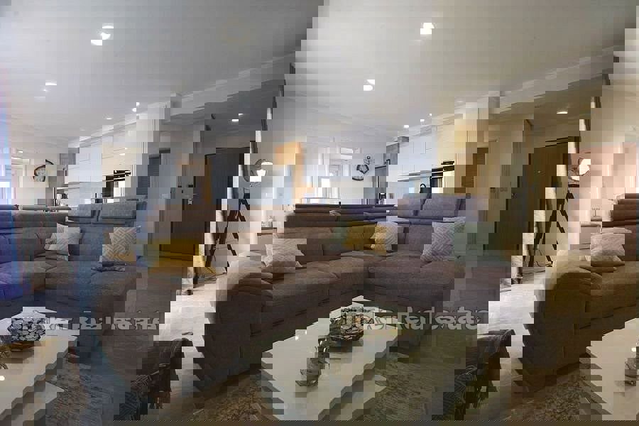 Appartamento trilocale con vista aperta sul mare
