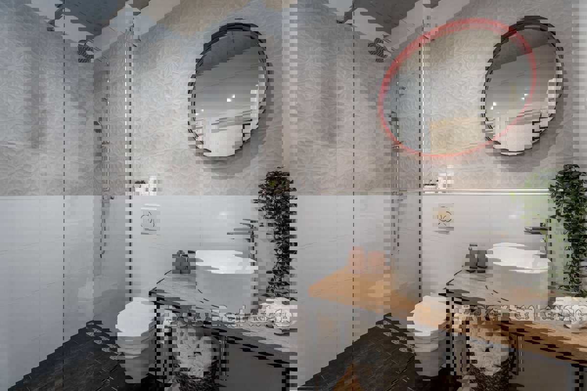 Esclusiva villa con piscina e ampio giardino