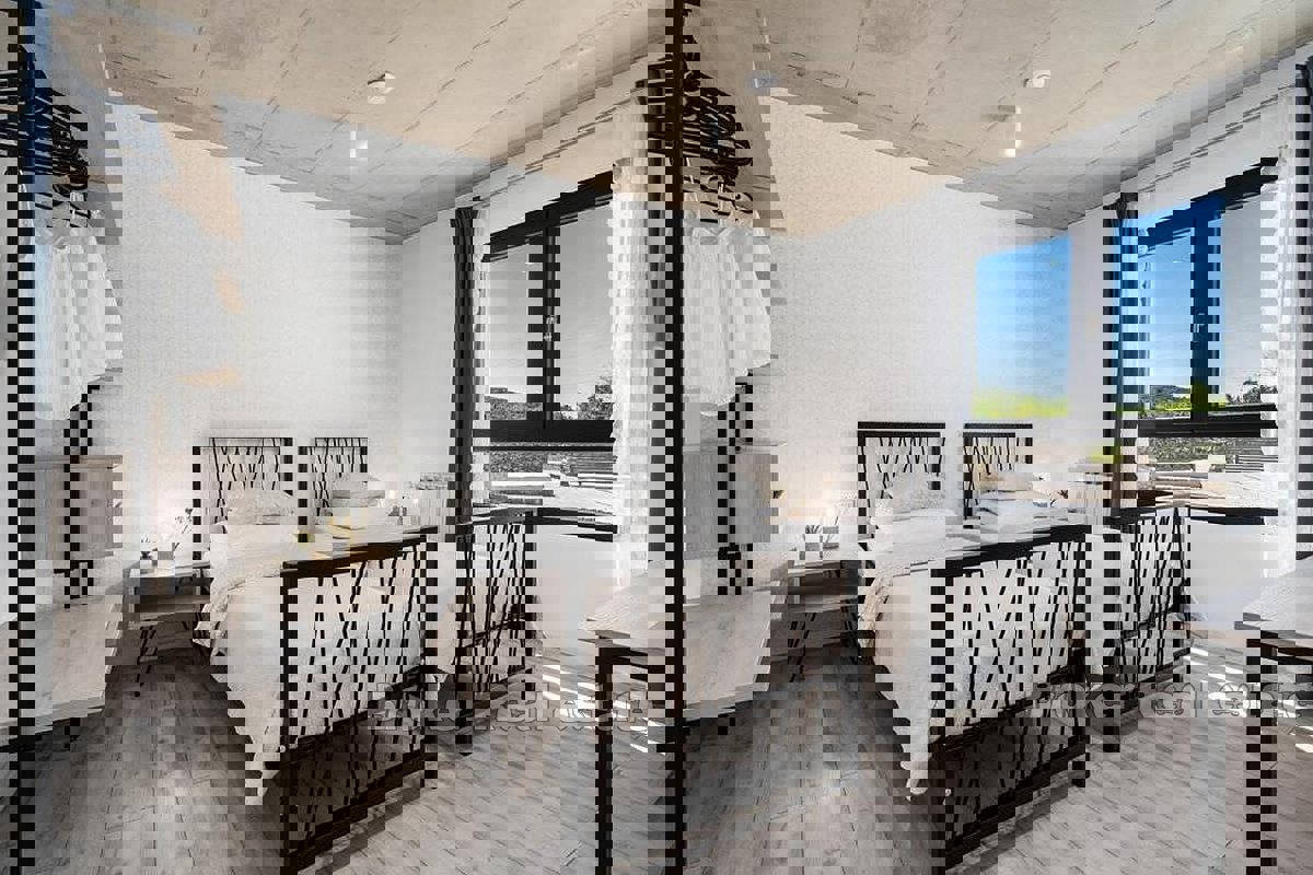 Esclusiva villa con piscina e ampio giardino