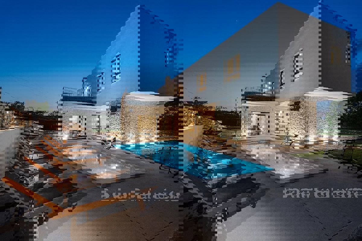 Esclusiva villa con piscina e ampio giardino