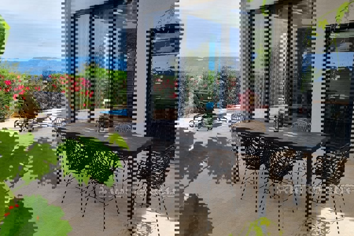 Villa con piscina in prima fila al mare