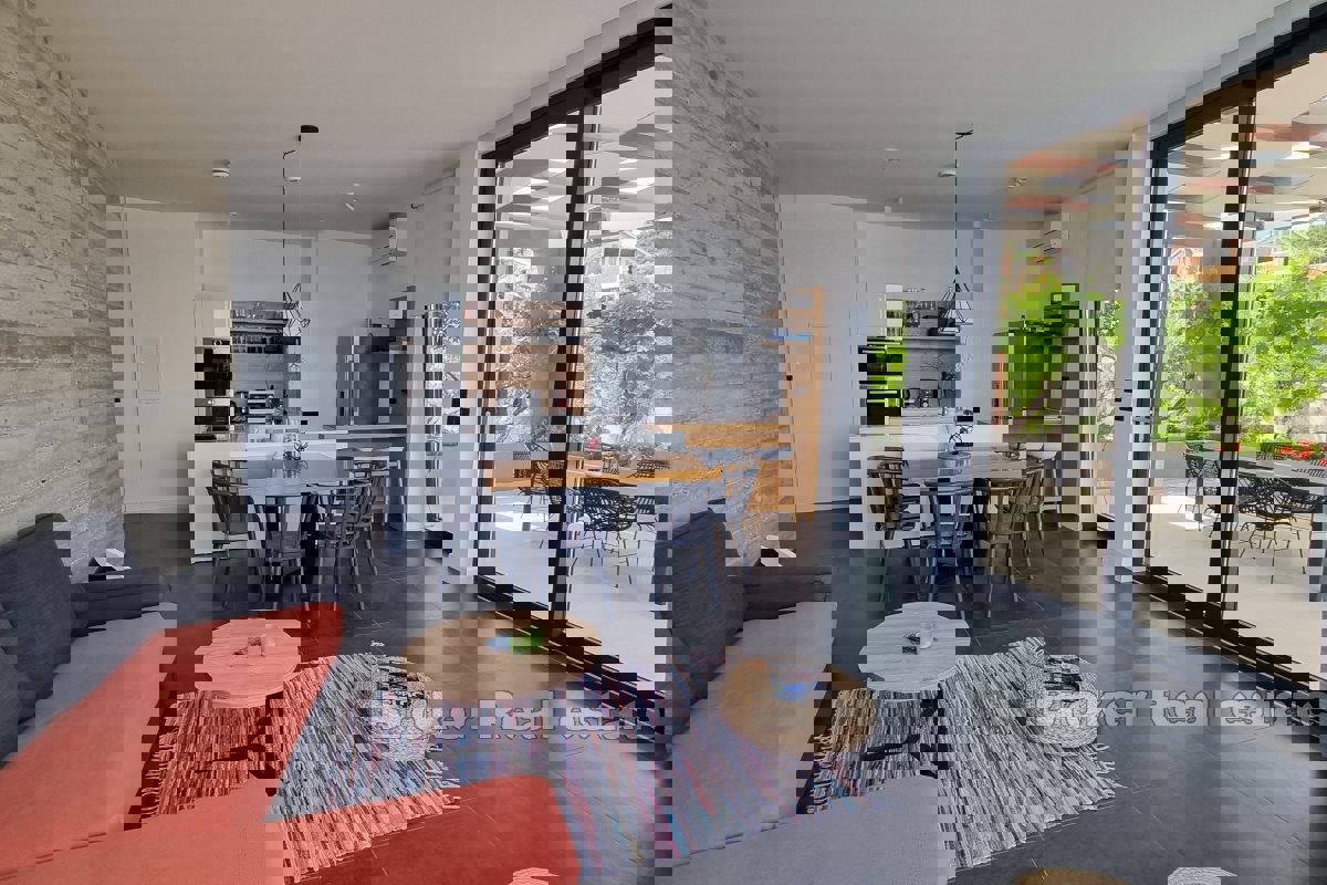 Villa con piscina in prima fila al mare